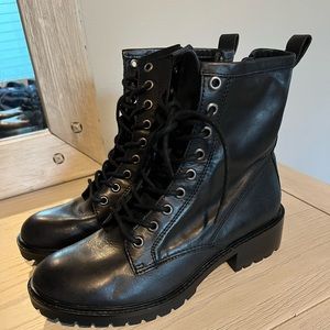 Brand new never worn Frye boots